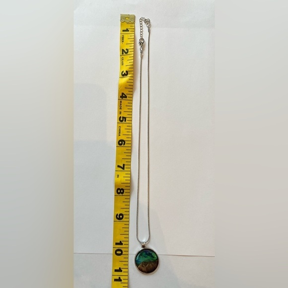 Elegant Silver Tone Necklace with Colorful Pendant - Picture 7 of 9